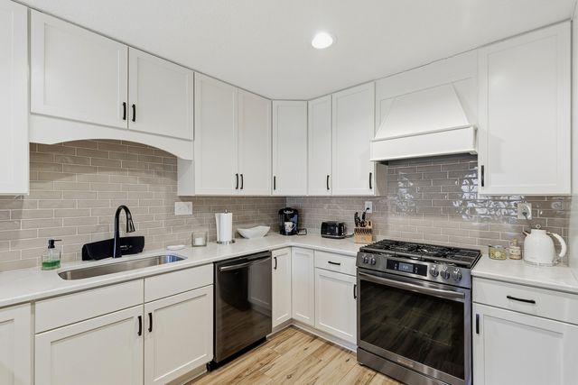 12 Thornwood Court 0, Moline, IL 61265