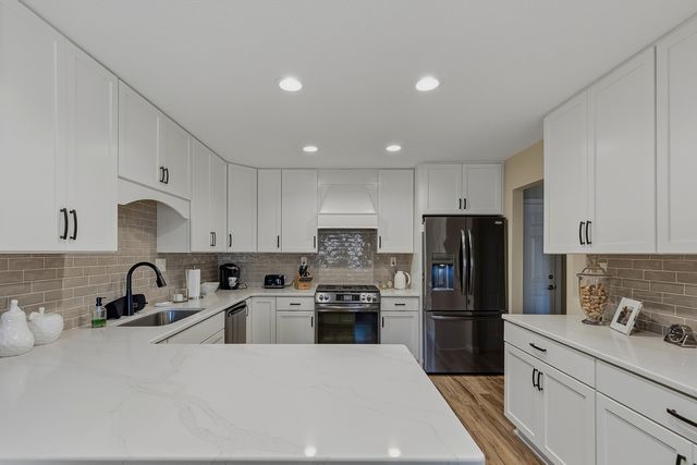 12 Thornwood Court 0, Moline, IL 61265