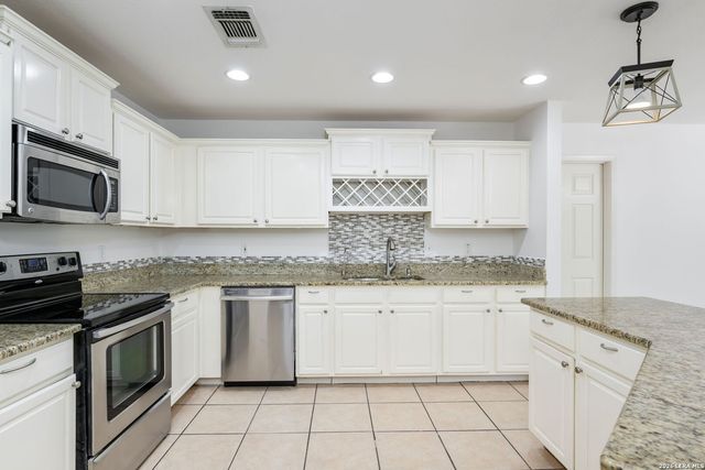 3322 CARNABY CREEK DR, San Antonio, TX 78247