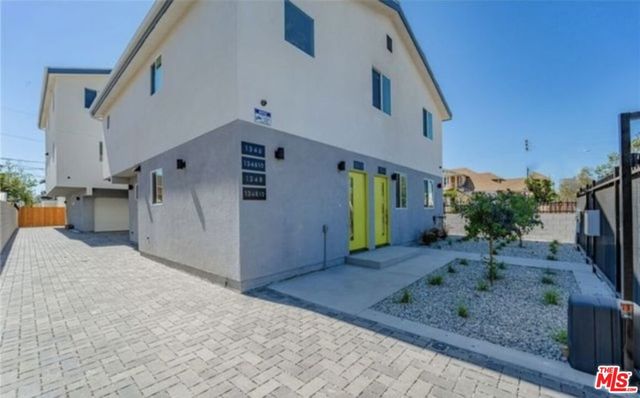 1348 E Vernon Avenue, Los Angeles, CA 90011