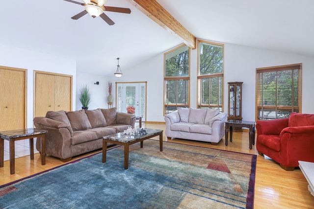 8124 Glenbrook Place, Tinley Park, IL 60487