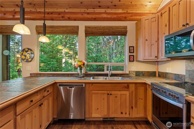 31 E Bowsprit Lane, Union, WA 98592
