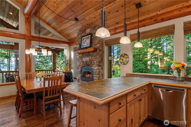 31 E Bowsprit Lane, Union, WA 98592