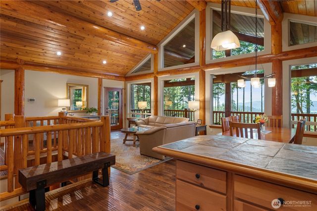 31 E Bowsprit Lane, Union, WA 98592