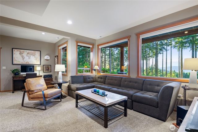 31 E Bowsprit Lane, Union, WA 98592