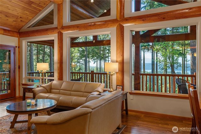 31 E Bowsprit Lane, Union, WA 98592