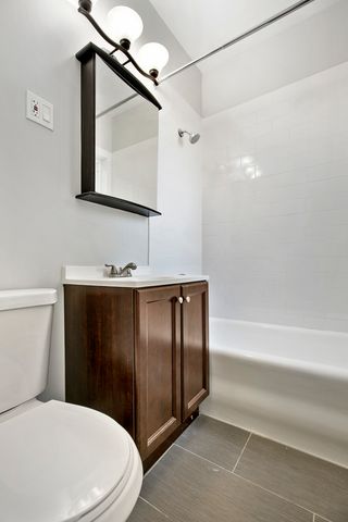 1110 W Glenlake Avenue 1, Chicago, IL 60660