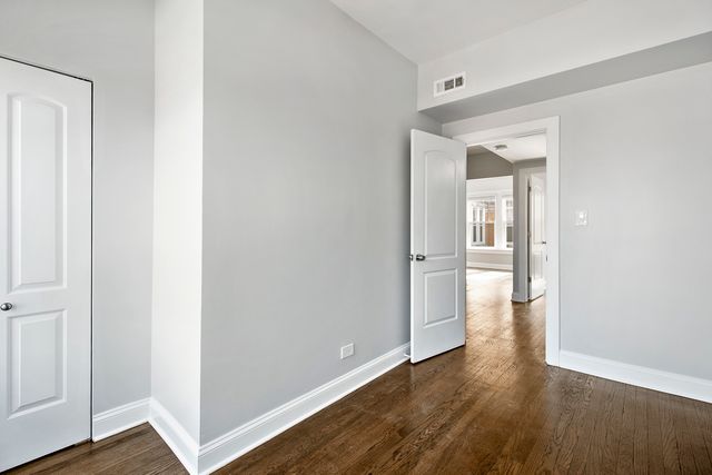 1110 W Glenlake Avenue 1, Chicago, IL 60660