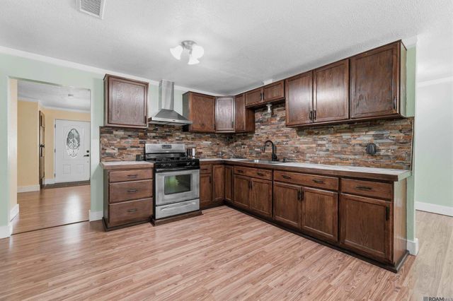 31276 Old River Rd, Denham Springs, LA 70726