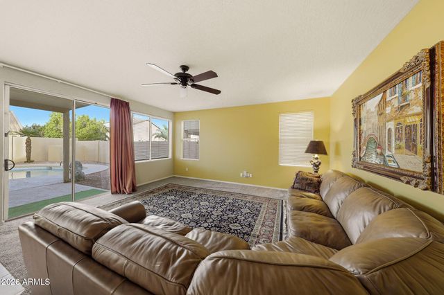 15625 S 6TH Avenue, Phoenix, AZ 85045