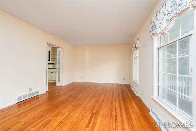 8 Wallinwood Avenue, Grand Rapids, MI 49503