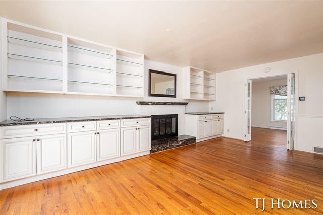 8 Wallinwood Avenue, Grand Rapids, MI 49503