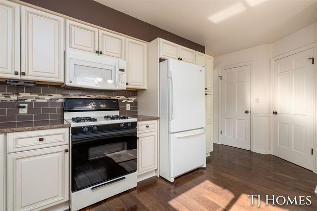 8 Wallinwood Avenue, Grand Rapids, MI 49503