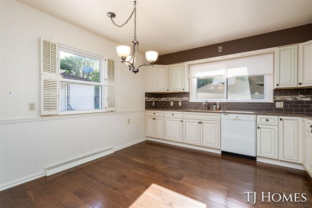 8 Wallinwood Avenue, Grand Rapids, MI 49503