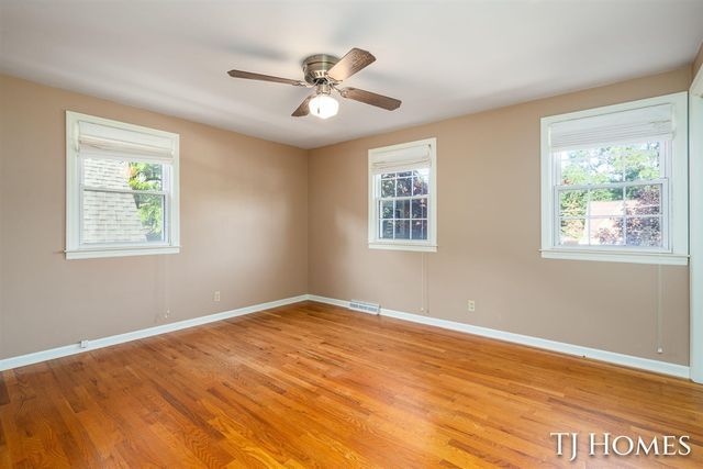 8 Wallinwood Avenue, Grand Rapids, MI 49503