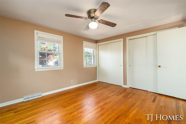 8 Wallinwood Avenue, Grand Rapids, MI 49503
