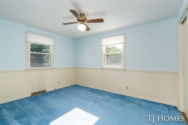 8 Wallinwood Avenue, Grand Rapids, MI 49503