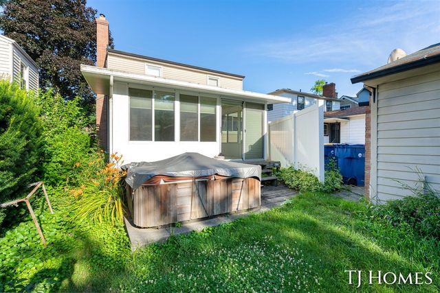 8 Wallinwood Avenue, Grand Rapids, MI 49503