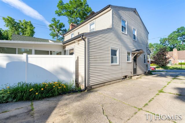 8 Wallinwood Avenue, Grand Rapids, MI 49503