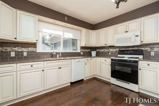8 Wallinwood Avenue, Grand Rapids, MI 49503