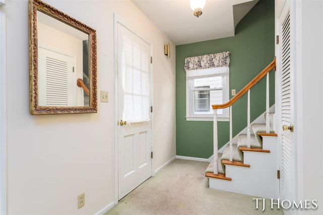 8 Wallinwood Avenue, Grand Rapids, MI 49503