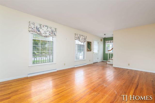 8 Wallinwood Avenue, Grand Rapids, MI 49503