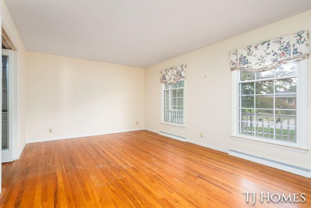 8 Wallinwood Avenue, Grand Rapids, MI 49503