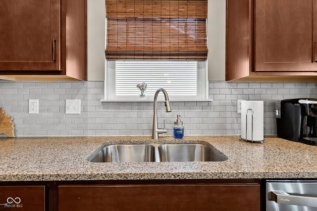 257 Longleaf Lane, Greenfield, IN 46140