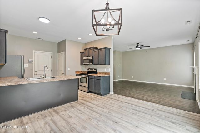 406 Hidden Oaks Drive, Jacksonville, NC 28546