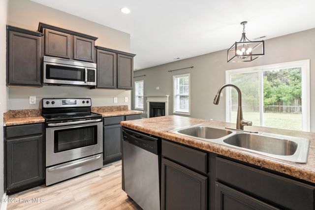 406 Hidden Oaks Drive, Jacksonville, NC 28546