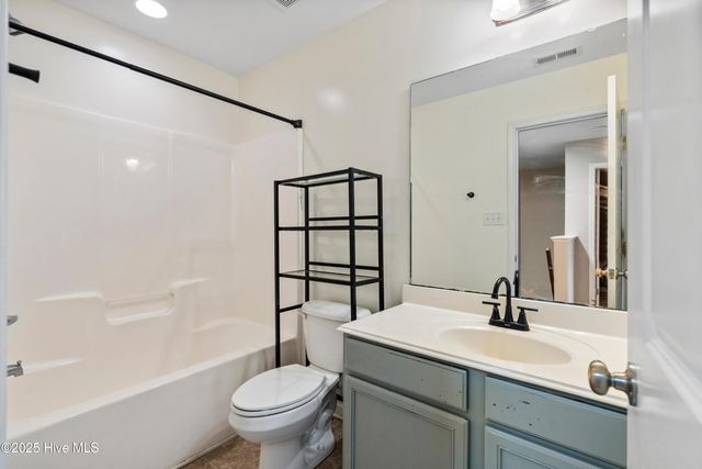 406 Hidden Oaks Drive, Jacksonville, NC 28546