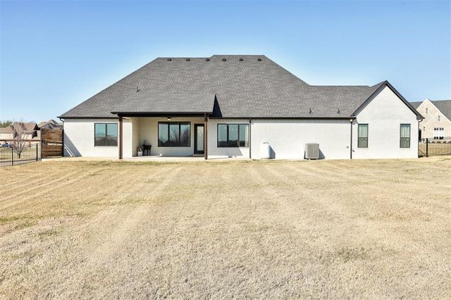 3562 Winding Ridge Drive, Blanchard, OK 73010