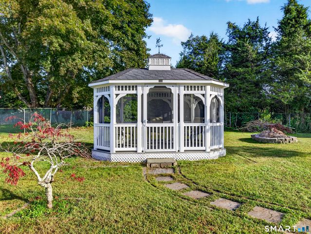 4 Pamela Way, Waterford, CT 06385