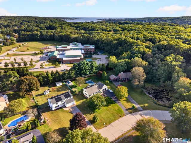 4 Pamela Way, Waterford, CT 06385