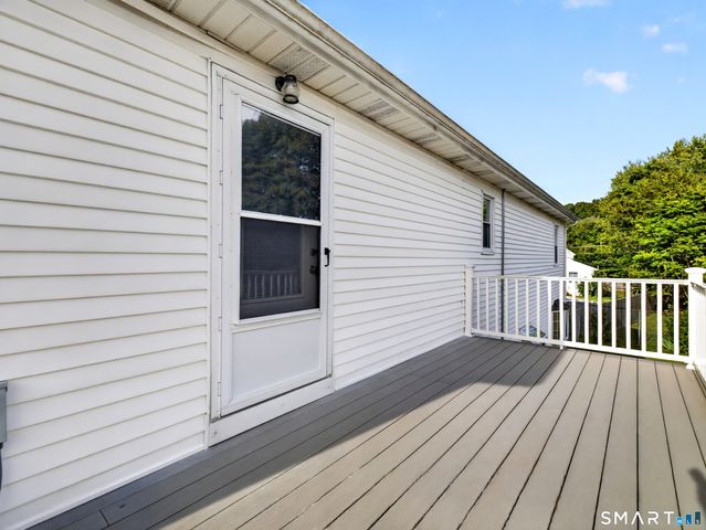 4 Pamela Way, Waterford, CT 06385