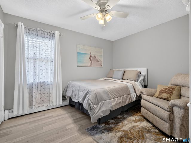 4 Pamela Way, Waterford, CT 06385