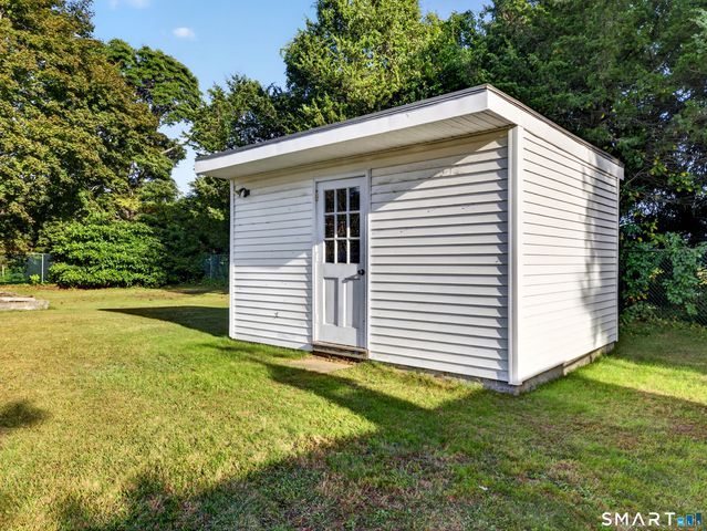 4 Pamela Way, Waterford, CT 06385