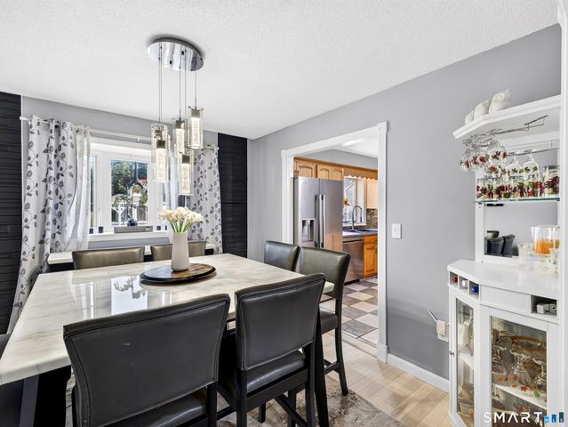 4 Pamela Way, Waterford, CT 06385