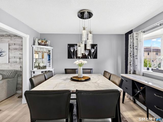 4 Pamela Way, Waterford, CT 06385