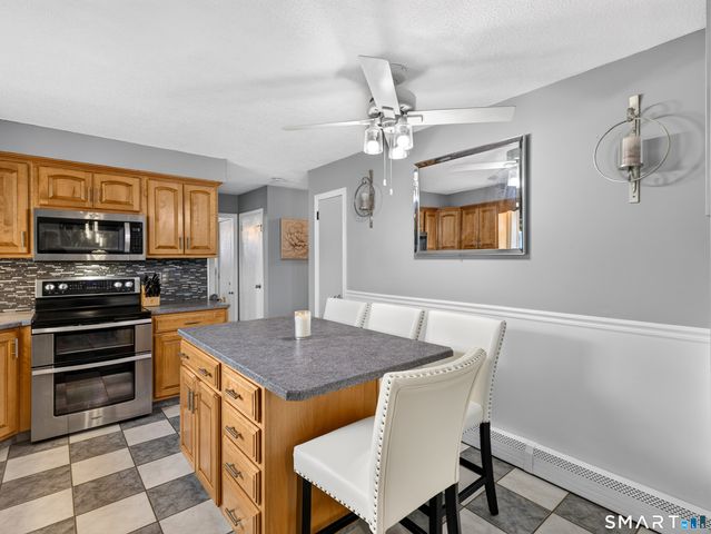 4 Pamela Way, Waterford, CT 06385