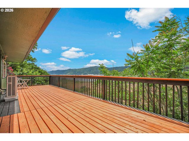 6740 N WILLAMETTE Blvd, Portland, OR 97203