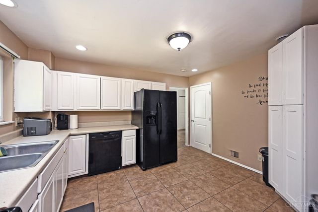 6586 S Oak Knoll Drive, Cincinnati, OH 45224