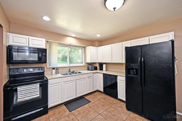 6586 S Oak Knoll Drive, Cincinnati, OH 45224