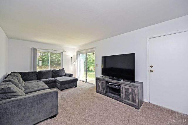 6586 S Oak Knoll Drive, Cincinnati, OH 45224