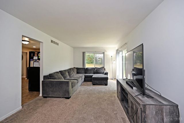 6586 S Oak Knoll Drive, Cincinnati, OH 45224