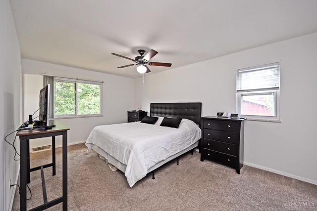 6586 S Oak Knoll Drive, Cincinnati, OH 45224