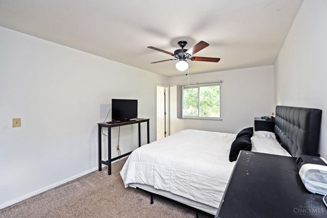 6586 S Oak Knoll Drive, Cincinnati, OH 45224