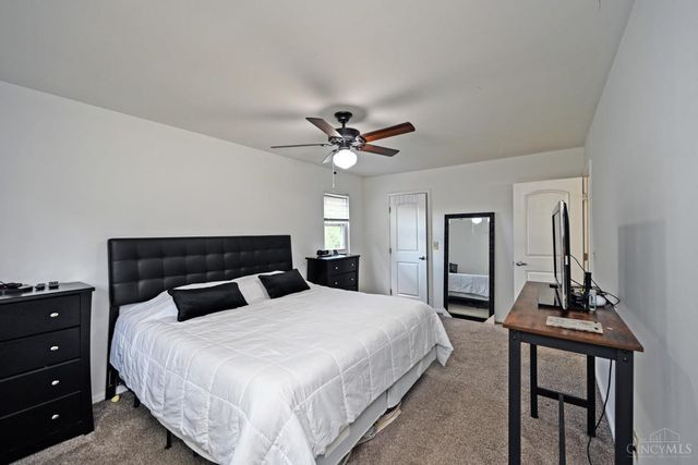 6586 S Oak Knoll Drive, Cincinnati, OH 45224
