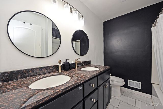 6586 S Oak Knoll Drive, Cincinnati, OH 45224