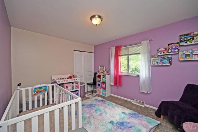 6586 S Oak Knoll Drive, Cincinnati, OH 45224